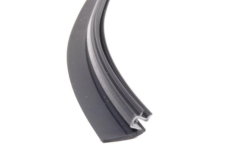 Накладка заднего стекла нж 51317138664 BMW ориг - изображение 1