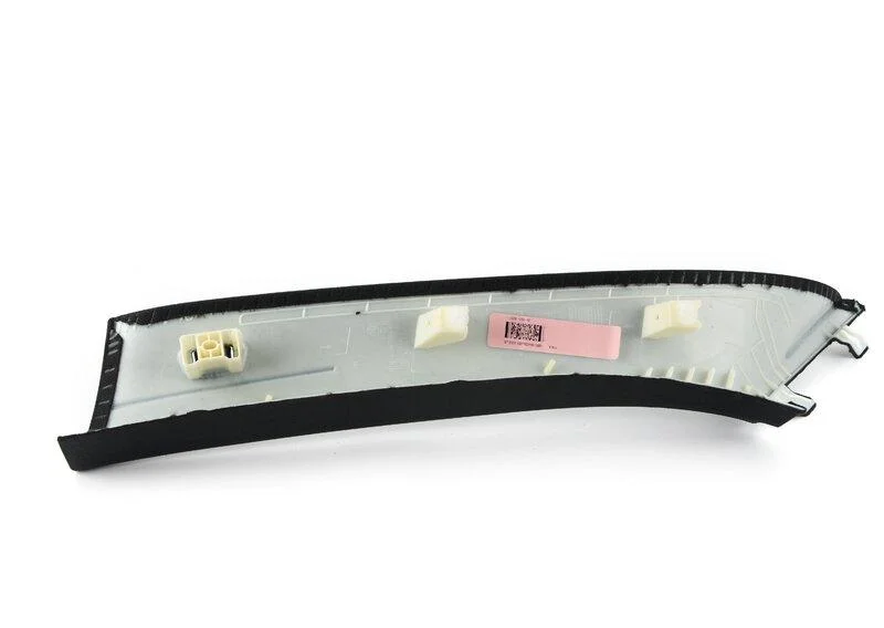 Накладка передней стойки п 51438072832 BMW ориг - изображение 1