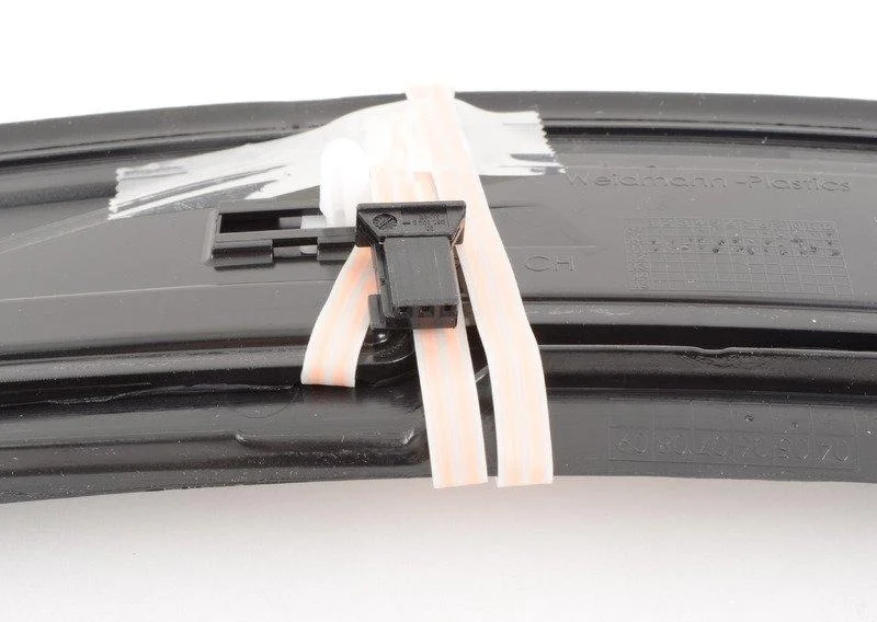 Накладка порогасподсветкой.п зд f10 51477203610 BMW - изображение 1