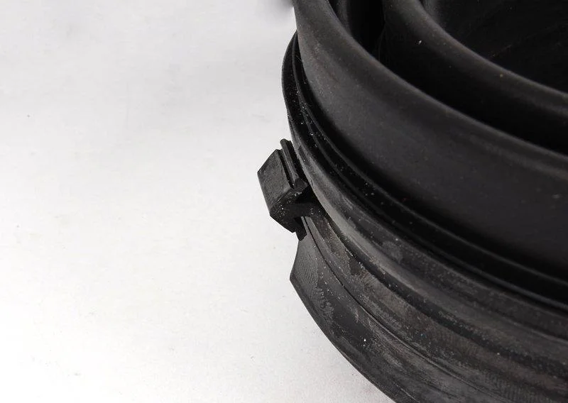Уплотнитель капота пд 51711970479 BMW оригинал - изображение 1