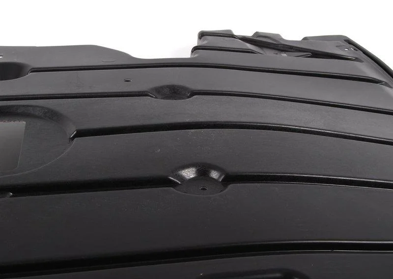 E90/e90n/e91/e92 экран моторного отсека 51757129341 BMW - изображение 1