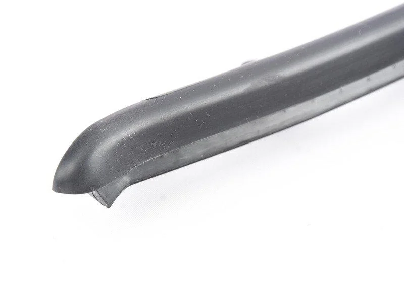 F16/f86 уплотнитель задней стойки п 51767324750 BMW - изображение 1