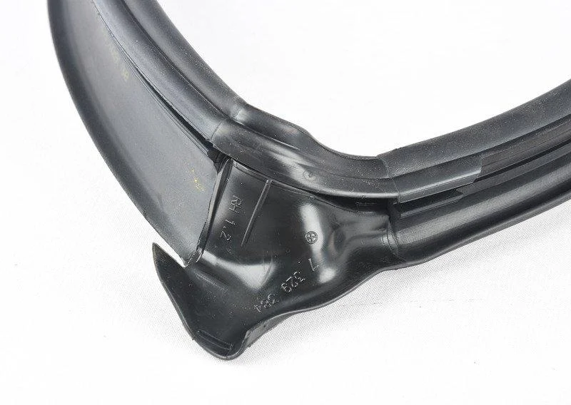 F48 передний уплотнитель капота 51767329384 BMW - изображение 1