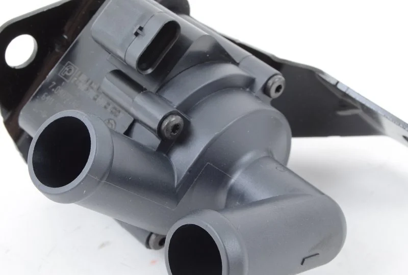 Дополнительная водяная помпа 64119230237 BMW ориг - изображение 1