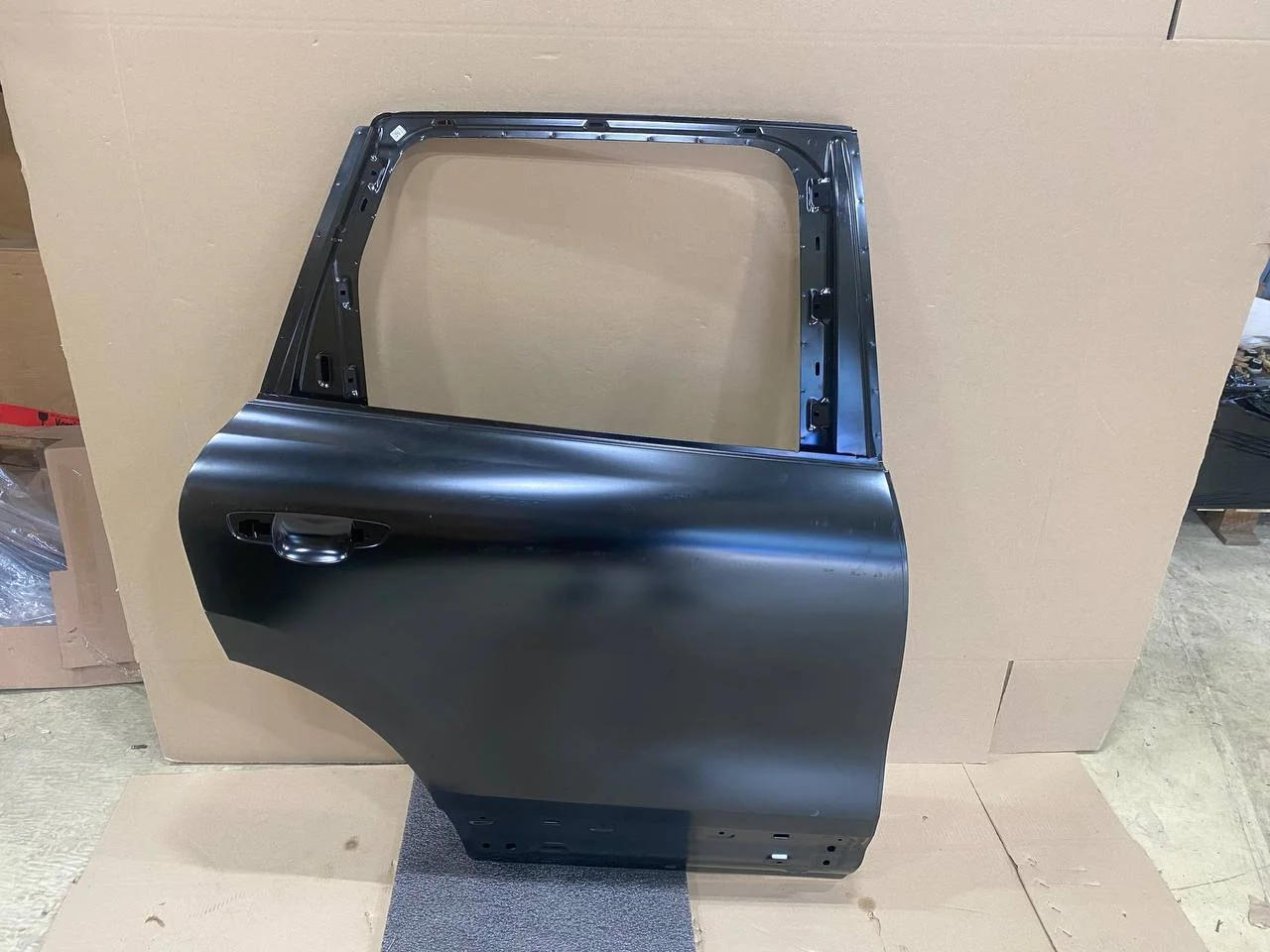 Корпус двери грунтован. 958833056GRV PORSCHE уценен. - миниатюра 6