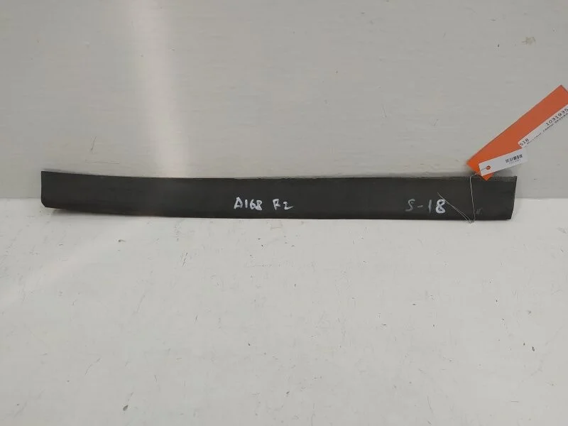Накладка декоративная задней правой двери A1686980462 MB - изображение 1