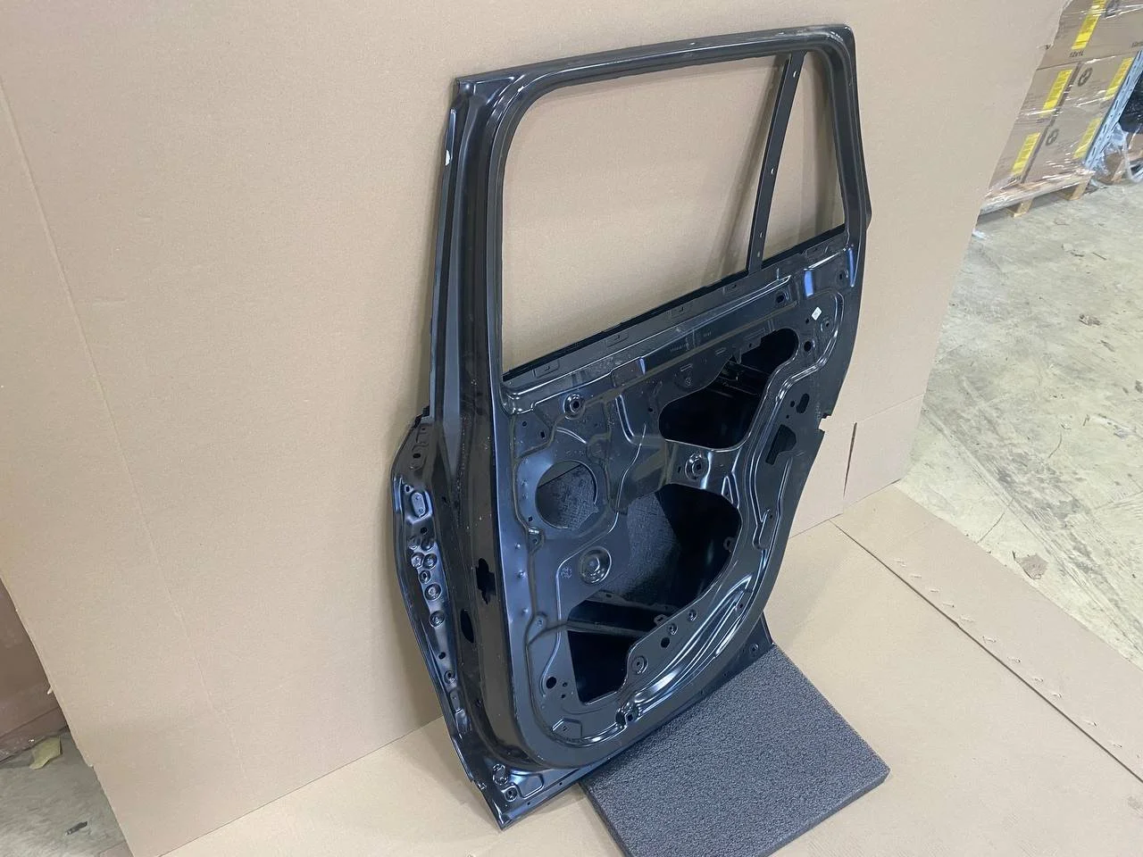 F48 дверь задняя правая 41007461352 BMW уценен. - изображение 1