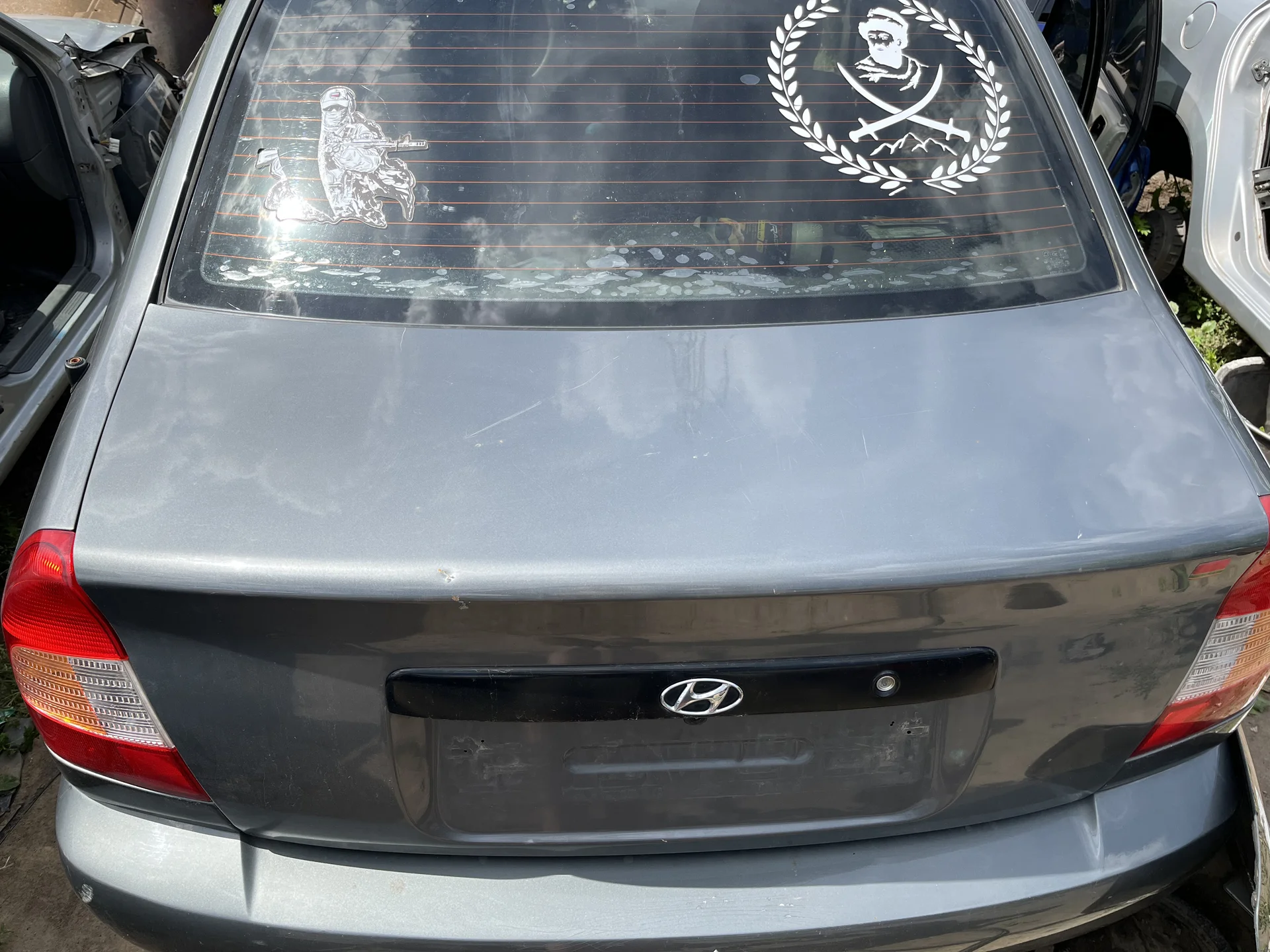 крышка багажника Hyundai Accent 2005 - миниатюра 3