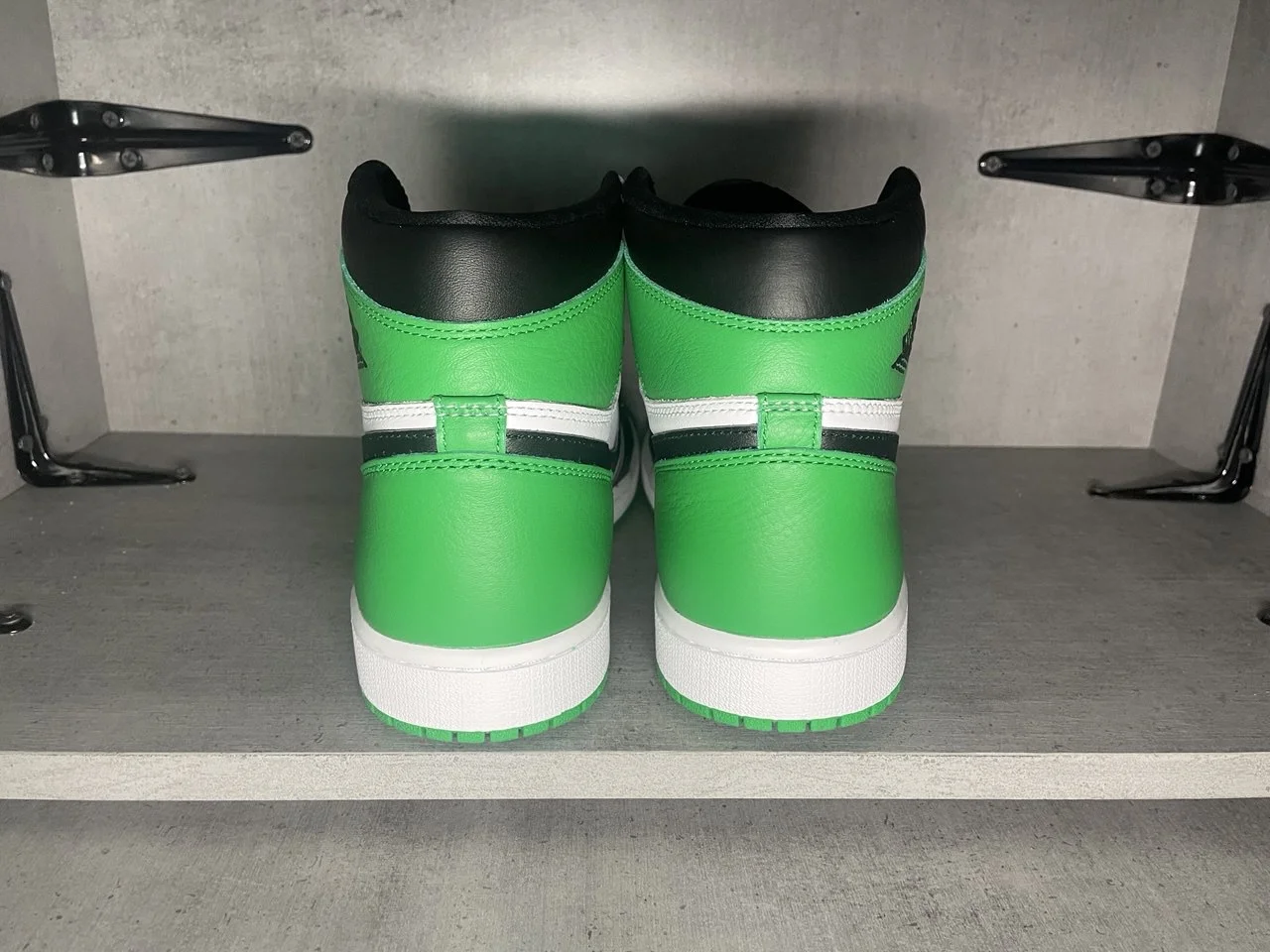 Nike Air Jordan 1 High Retro Lucky Green Оригинал - миниатюра 3