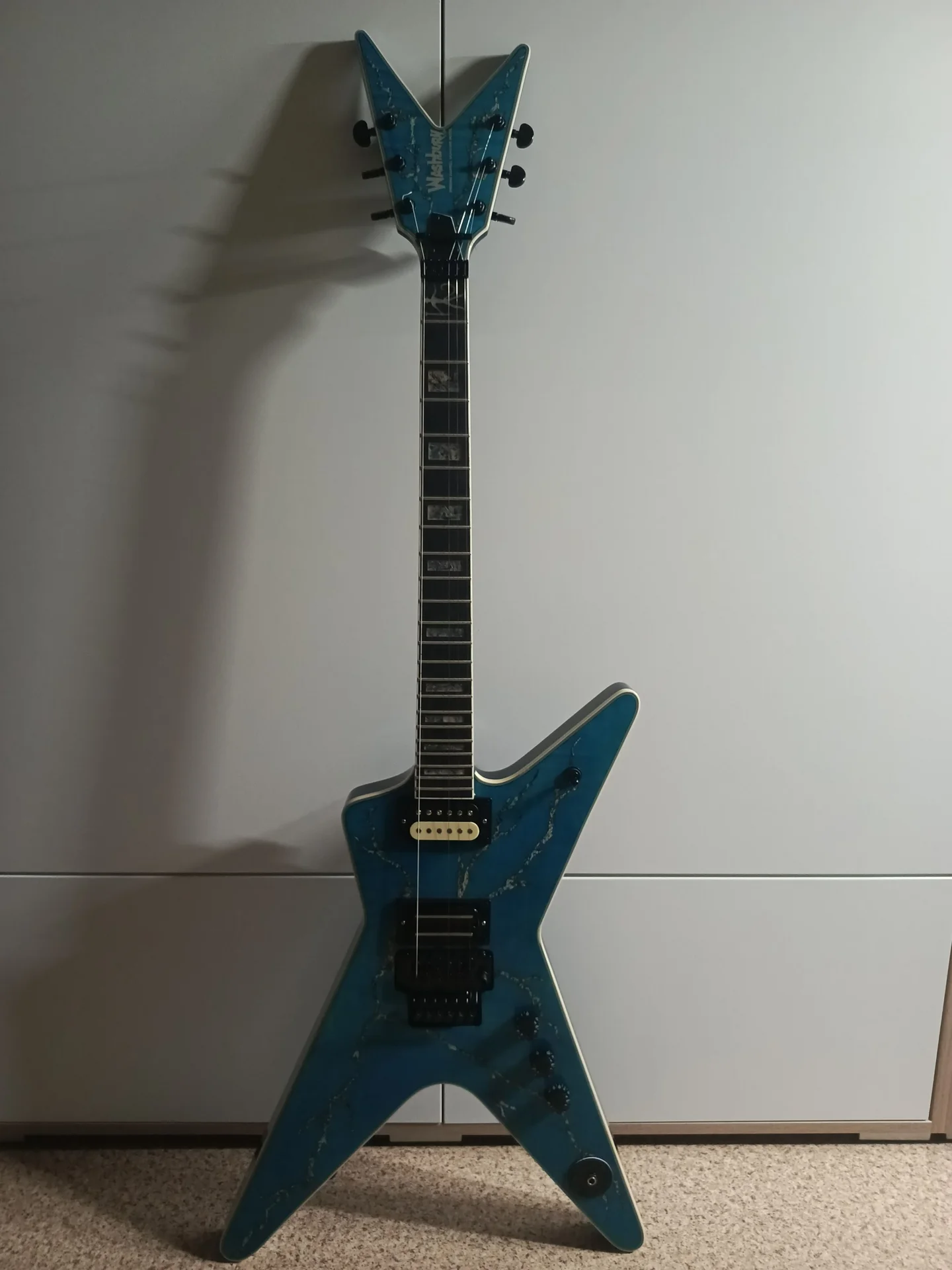 Электрогитара Washburn ml с чехлом - изображение 1