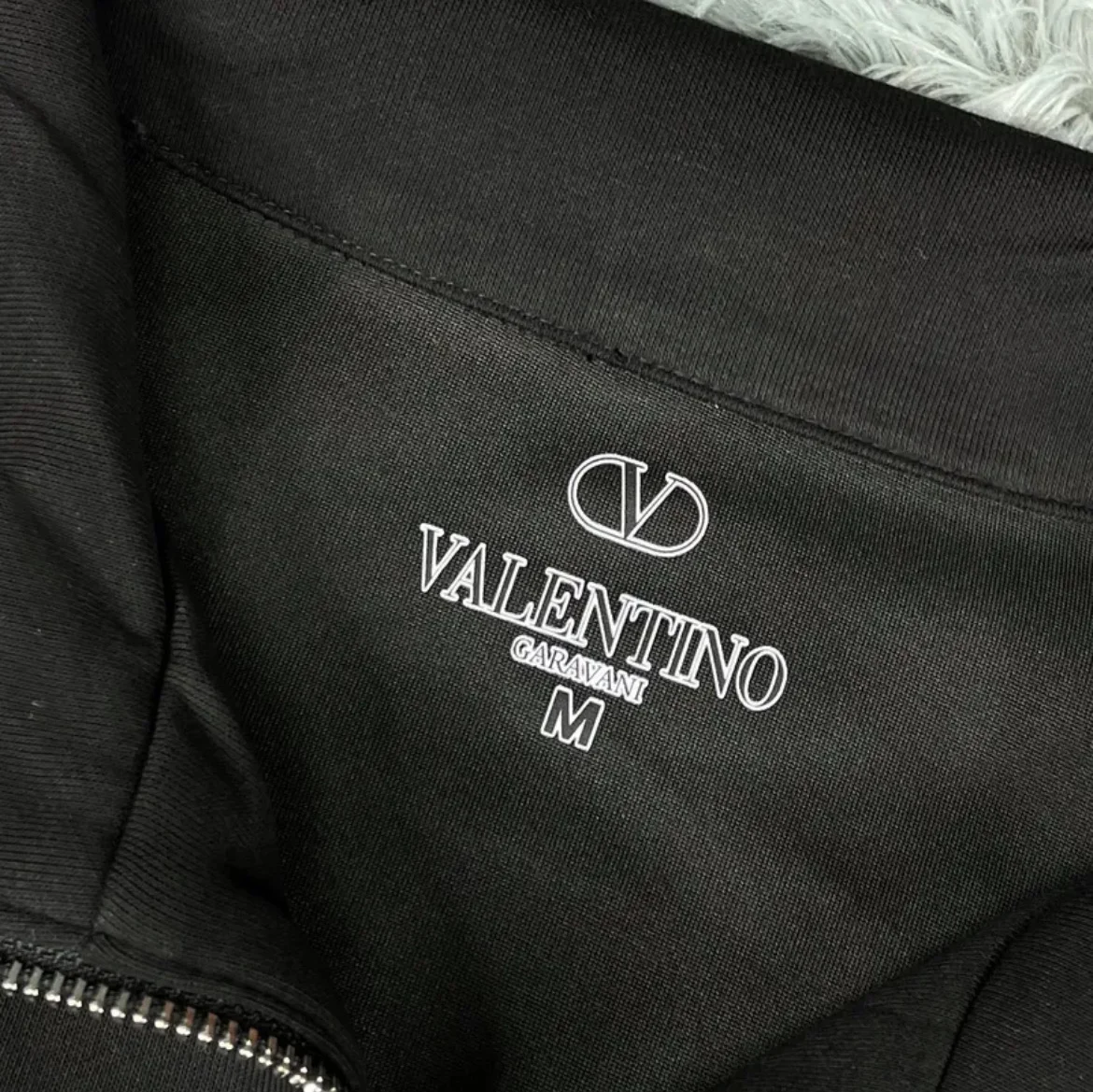 полузамок Valentino - миниатюра 5