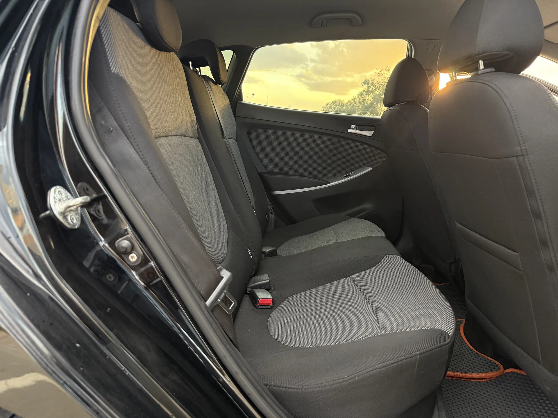 Hyundai Solaris 2011 1.4 АКПП 152.600км - миниатюра 10