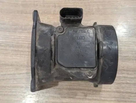 Датчик расхода воздуха Audi A6 4F2 BDW