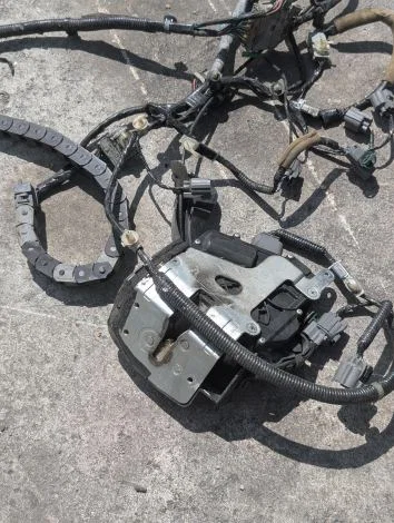 Замок двери Honda Elysion RR1 K24A Лев. Задн. - миниатюра 2