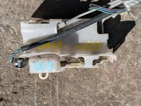 Замок 5-й двери Mazda Bongo Friendee SGEW FE-E - миниатюра 2