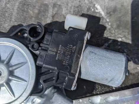Стеклоподъемник Toyota Passo M700A 1KR-FE Лев. Задн. - миниатюра 2