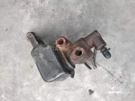 Тройник тормозной Toyota Dyna BU301 4B - миниатюра 2