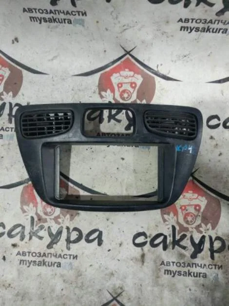 Консоль магнитофона Toyota Town Ace KR42V 7K - изображение 1