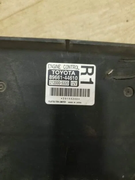 Блок efi Toyota Isis ZGM10G 2ZR-FAE - миниатюра 2