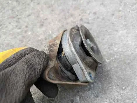 Подушка акпп Audi A4 8E202Z AMB - миниатюра 2