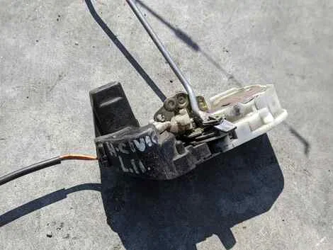 Замок двери Honda Civic EK3 D15B Лев. Перед. - изображение 1