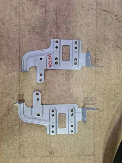 Крепление магнитофона Nissan Serena HC26 MR20DD - изображение 1