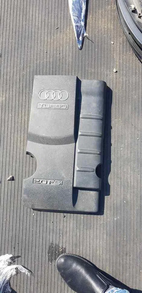 Декоративная крышка двс Audi A4 8EC BWE - изображение 1
