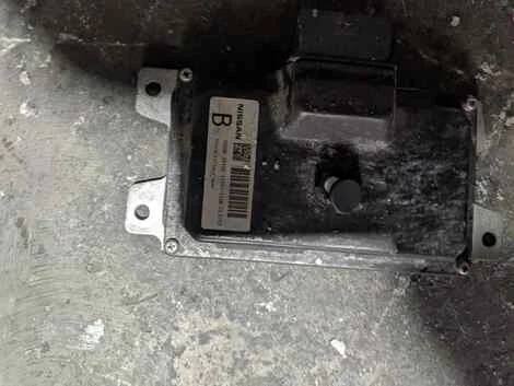 Блок efi Nissan Serena C25 MR20DE - изображение 1