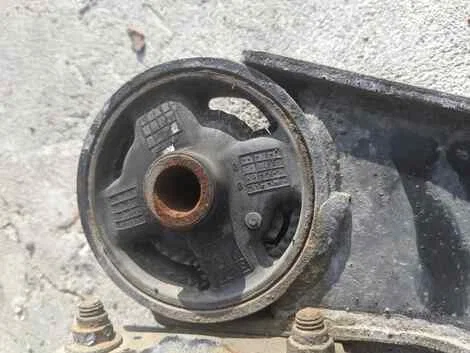 Крепление редуктора Toyota Estima TCR21W 2TZ-FZE - миниатюра 3