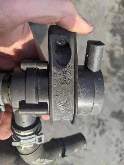 Помпа Audi A4 8EC BWE - миниатюра 3