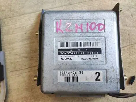 Блок управления abs Toyota Hiace KZH100G 1KZ-TE