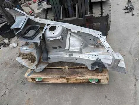 Лонжерон Volvo XC70 SZ59 B5254T2 Лев. Перед. - изображение 1