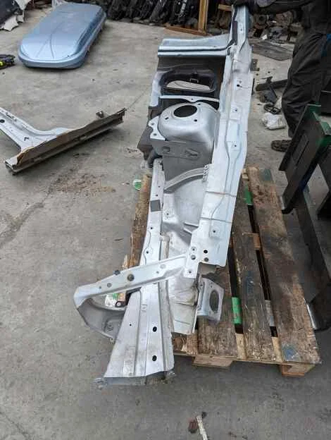 Лонжерон Volvo XC70 SZ59 B5254T2 Лев. Перед. - миниатюра 2