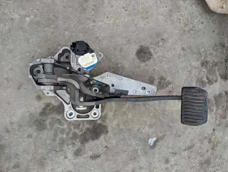 Педаль тормоза Land Rover Freelander L359 B6324S
