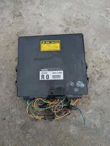 Блок управления abs Toyota Celsior UCF30 3UZ-FE