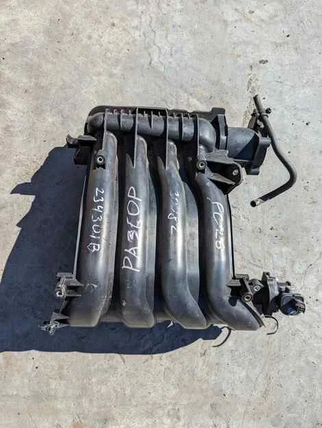 Коллектор впускной Nissan Serena NC26 MR20DD - изображение 1