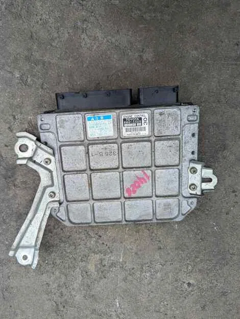 Блок efi Toyota Ractis SCP100 2SZ-FE - изображение 1
