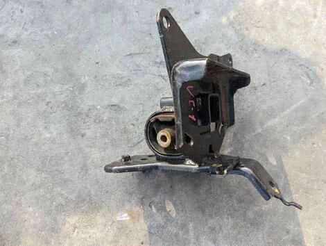 Подушка двигателя Honda Inspire UC1 J30A - изображение 1