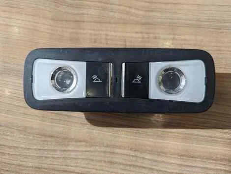 Плафон Honda Vezel RU3 LEB - изображение 1