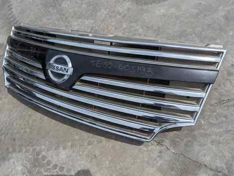 Решетка радиатора Nissan Elgrand TE52 QR25DE Перед. - миниатюра 3