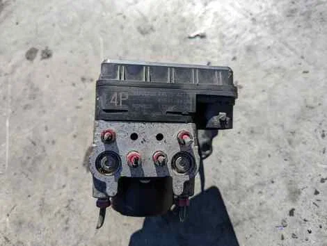 Блок abs Toyota Isis ZNM10G 1ZZ-FE - миниатюра 2