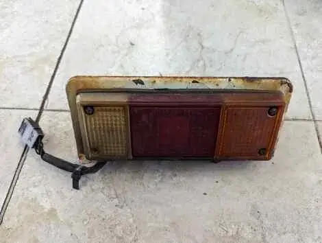 Стоп Nissan Vanette SK82VN F8 Лев. Задн.