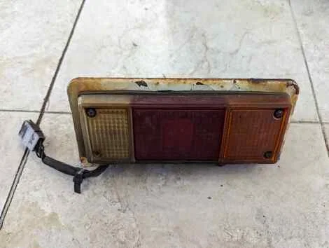 Стоп Nissan Vanette SK82VN F8 Лев. Задн. - изображение 1