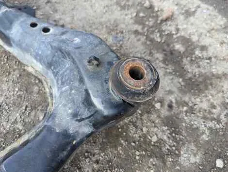 Балка под двс Nissan Serena C27 MR20DD - миниатюра 2