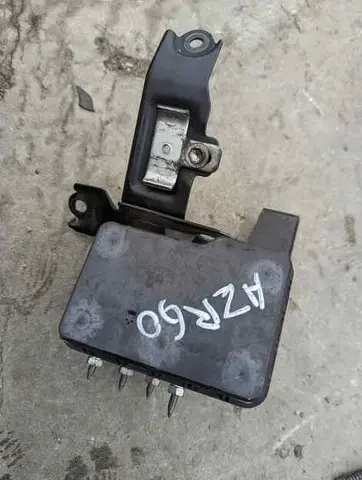 Блок abs Toyota Noah AZR60G 1AZ-FSE