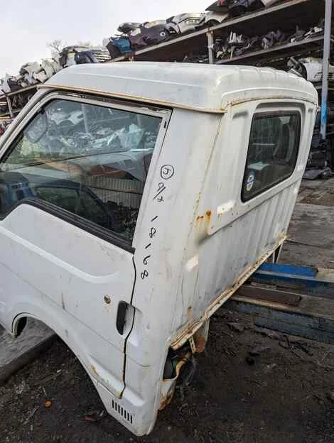 Кабина Nissan Vanette Truck SK82TN F8 - миниатюра 8
