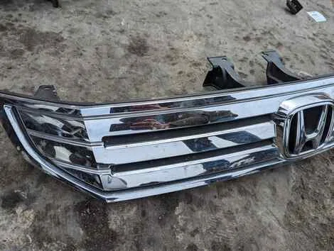 Решетка радиатора Honda Stepwgn RK5 R20A - миниатюра 2