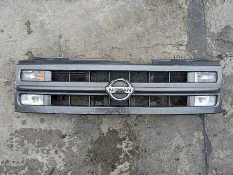 Решетка радиатора Nissan Cube BZ11 CR14DE Перед. - изображение 1