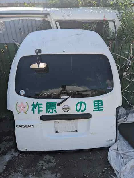 Дверь 5-я Nissan Caravan DQGE25 KA24DE Задн. - изображение 1