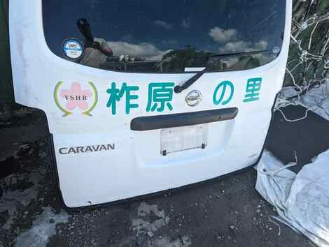 Дверь 5-я Nissan Caravan DQGE25 KA24DE Задн. - миниатюра 2